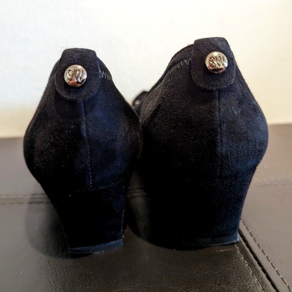 Stuart Weitzman Black Genuine Suede Wedged Heels with Chain Bow 9 - Picture 3 of 11